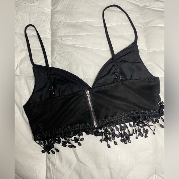 Floral crop top with zipper on the back - Picture 1 of 3